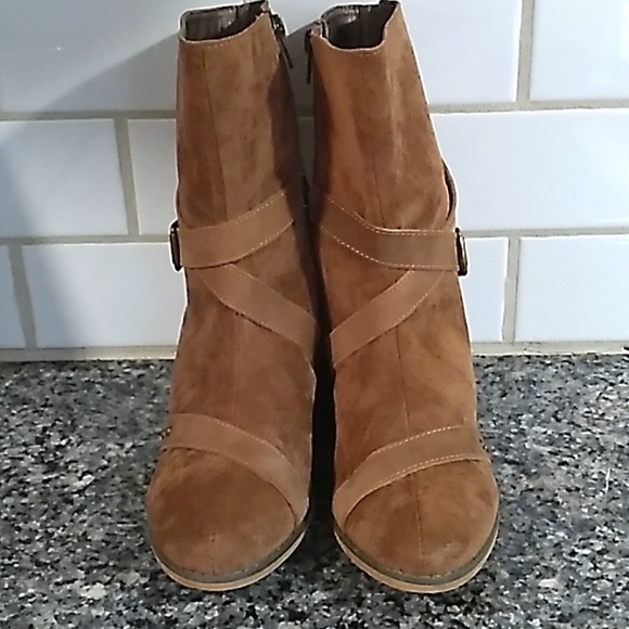 Joyfolie Winona Leather Suede Buckle Strappy Ankle Boots. Size 7 - Picture 7 of 16